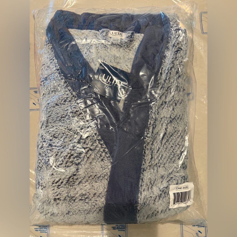 Ulta Beauty Blue Plush Robe NWT One Size Fits Most